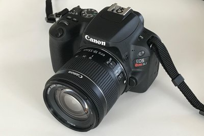 Canon EOS 200D