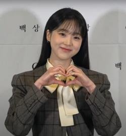 Kim Si-Eun (Actress, Born 1999)