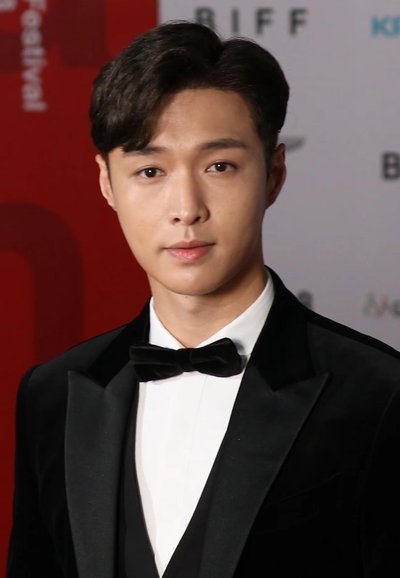 Lay Zhang