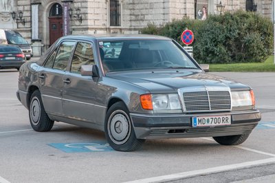 Mercedes-Benz W124
