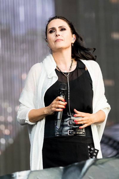 Sharon Den Adel